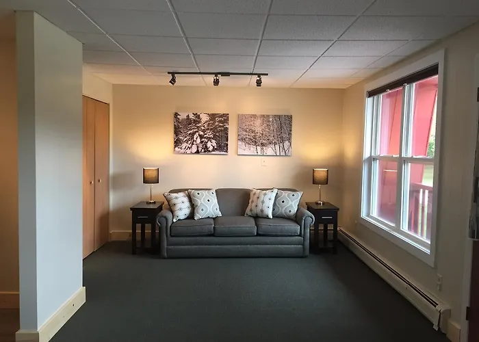 Tahquamenon Suites Lodging
