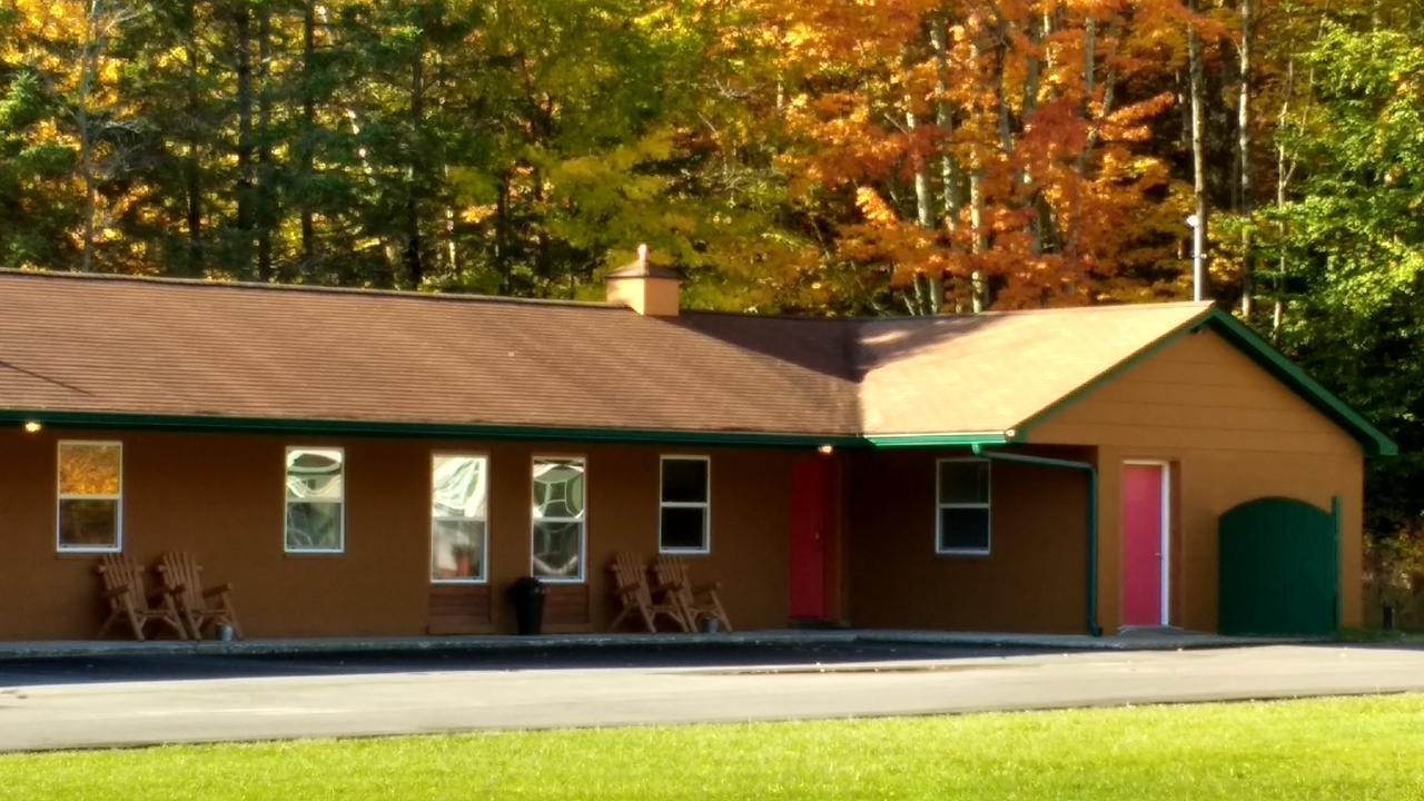 Tahquamenon Lodging Motel