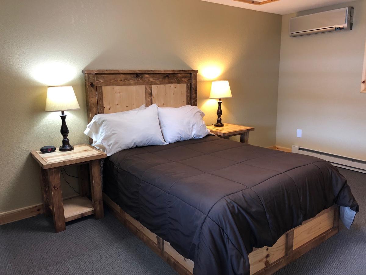 Tahquamenon Lodging Motel Paradise